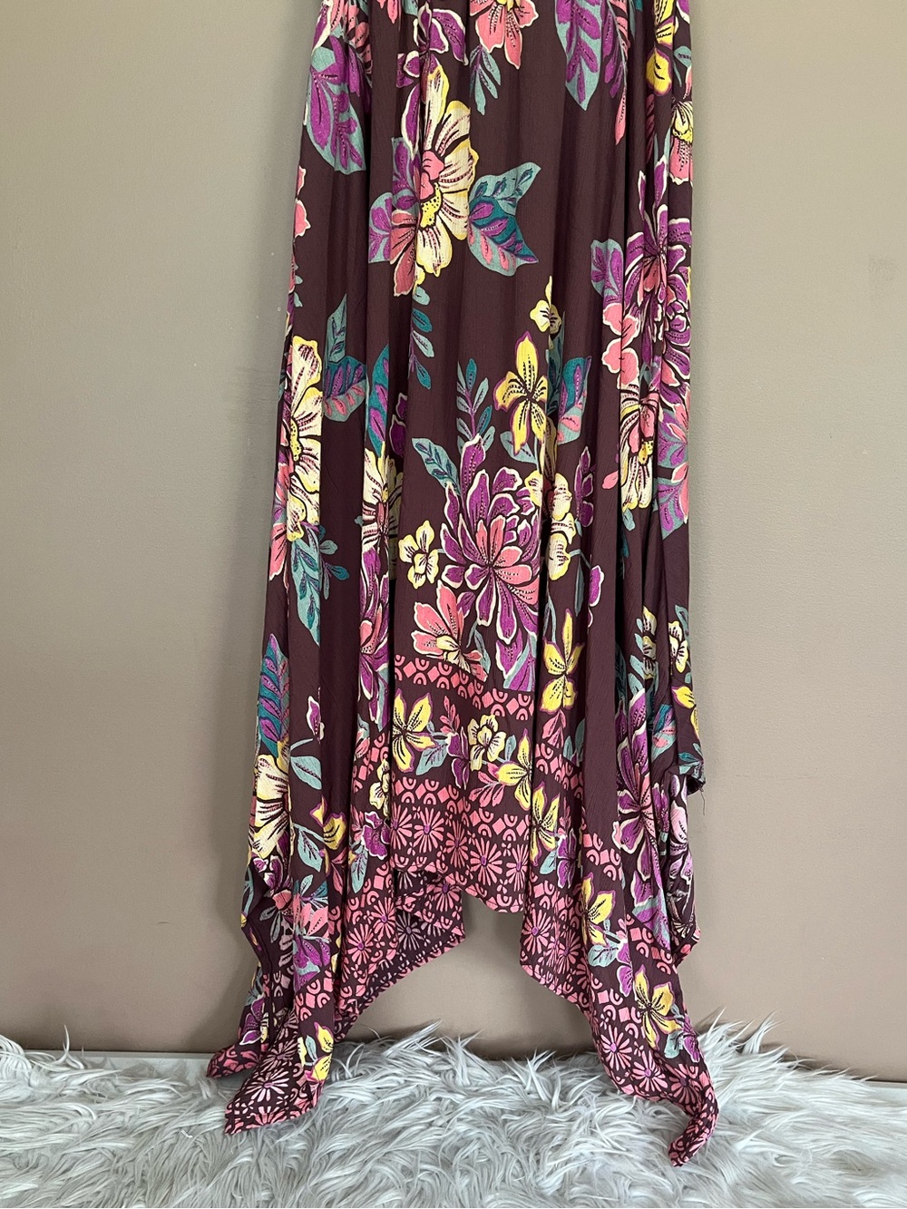 {Angie} Floral Sleeveless Twist-Front Midi Dress with Handkerchief Hem - Large - Picture 7 of 10
